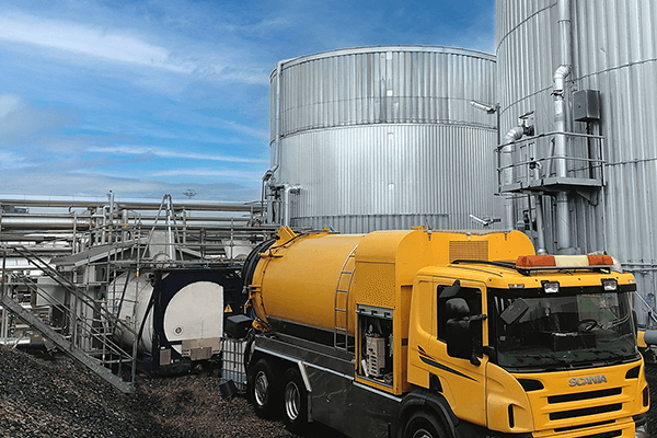 Elffi draining indusrtial tank